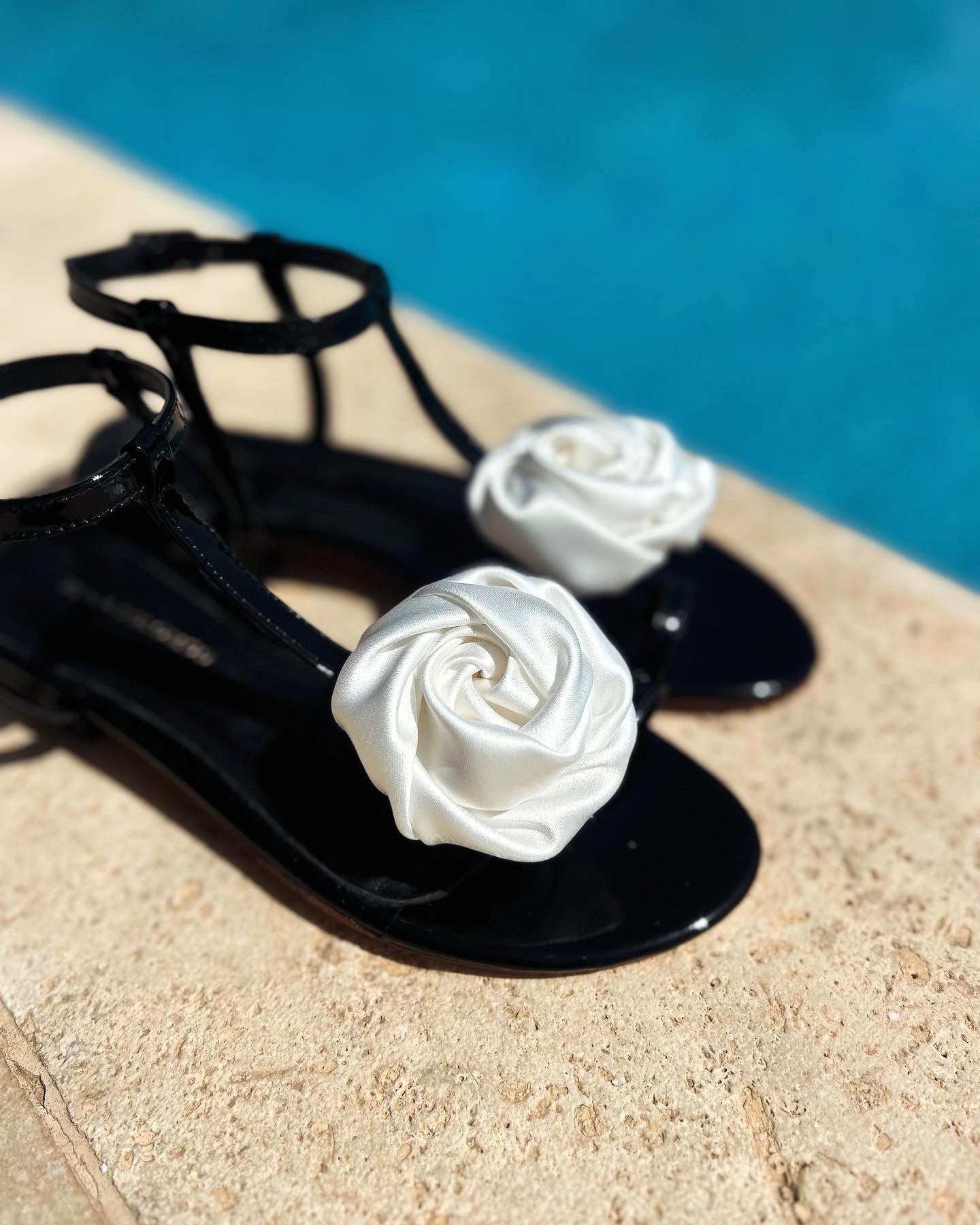 MICAELA  B&W  ROSE  FLAT