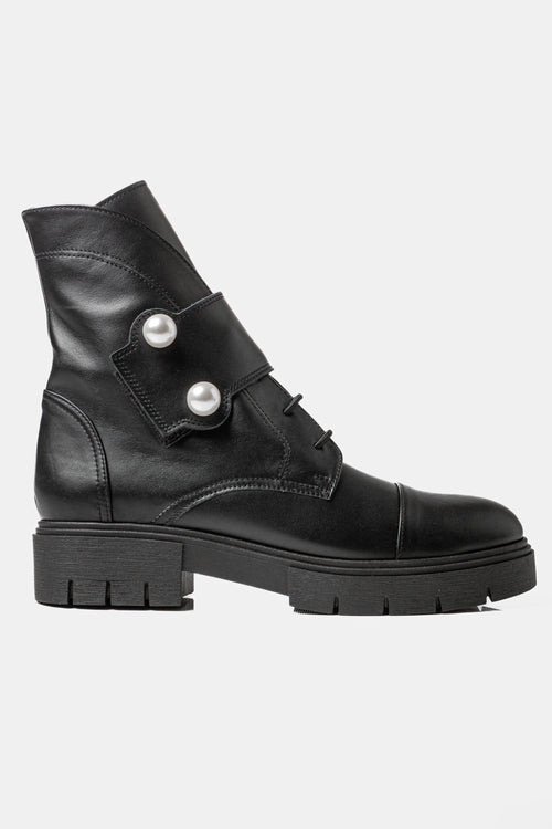 DIANA BLACK & PEARL BOOTS XENIA SOLOMOU