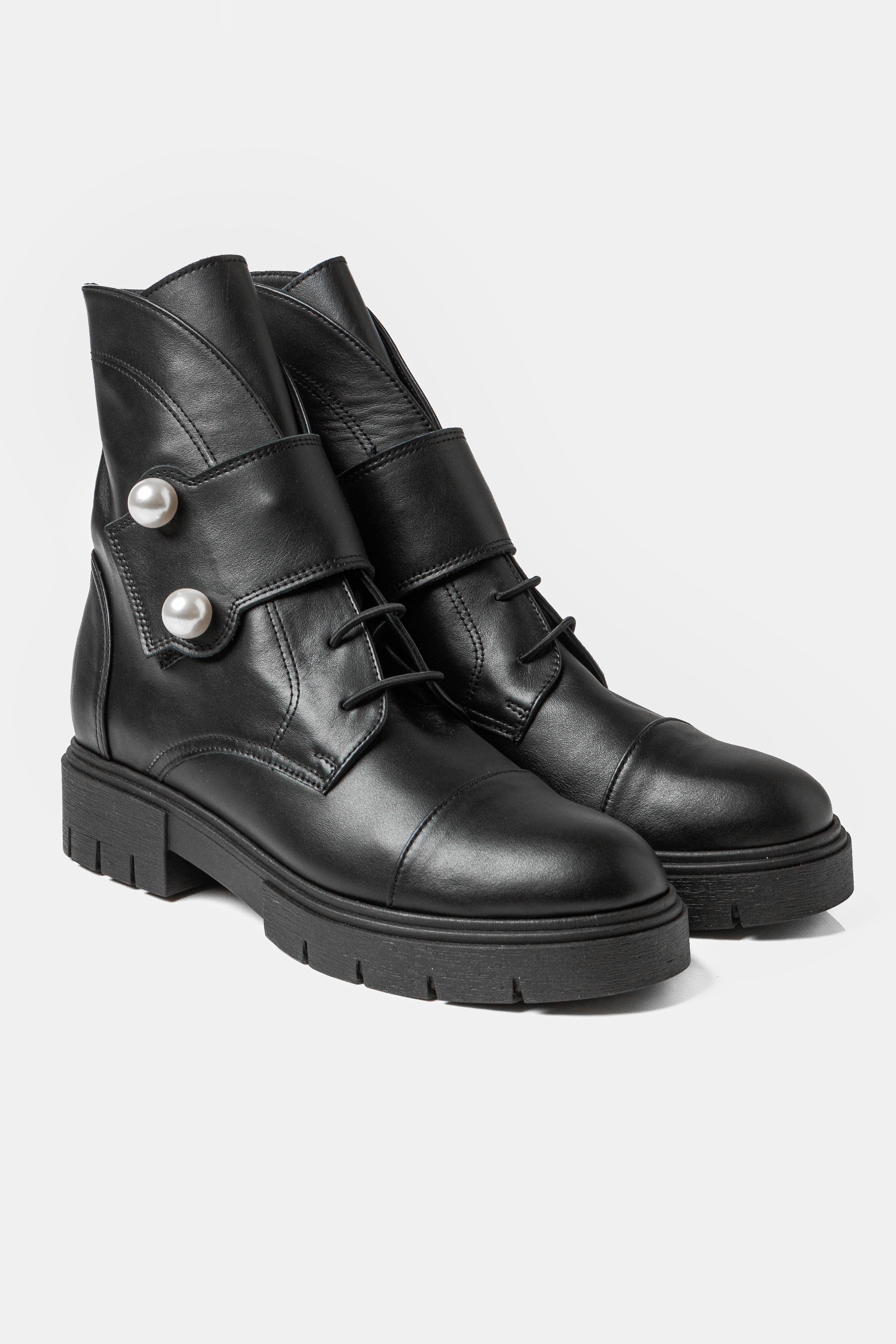 DIANA BLACK & PEARL BOOTS