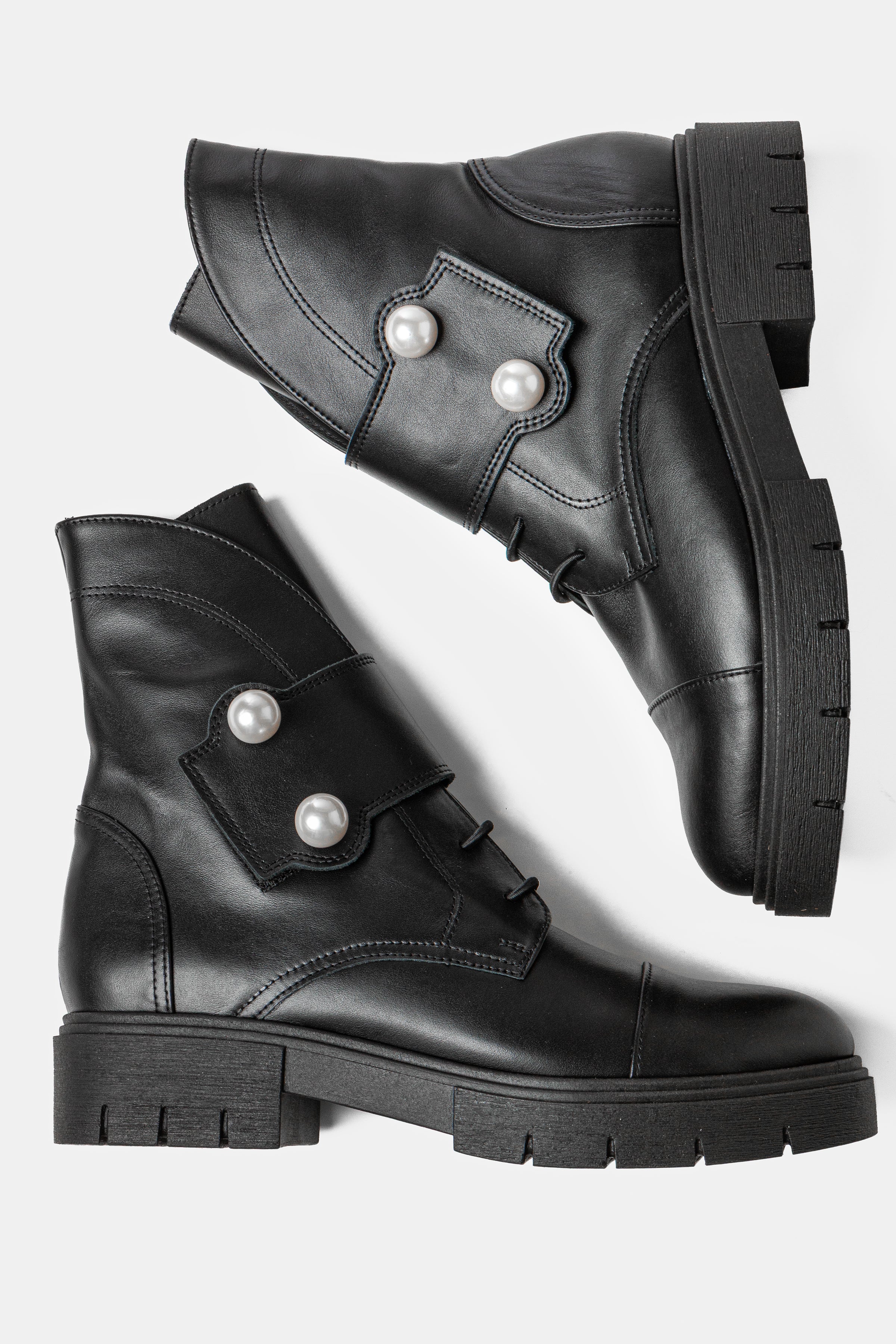 DIANA BLACK & PEARL BOOTS