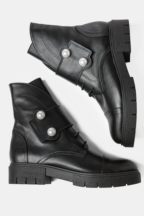 DIANA BLACK & PEARL BOOTS XENIA SOLOMOU