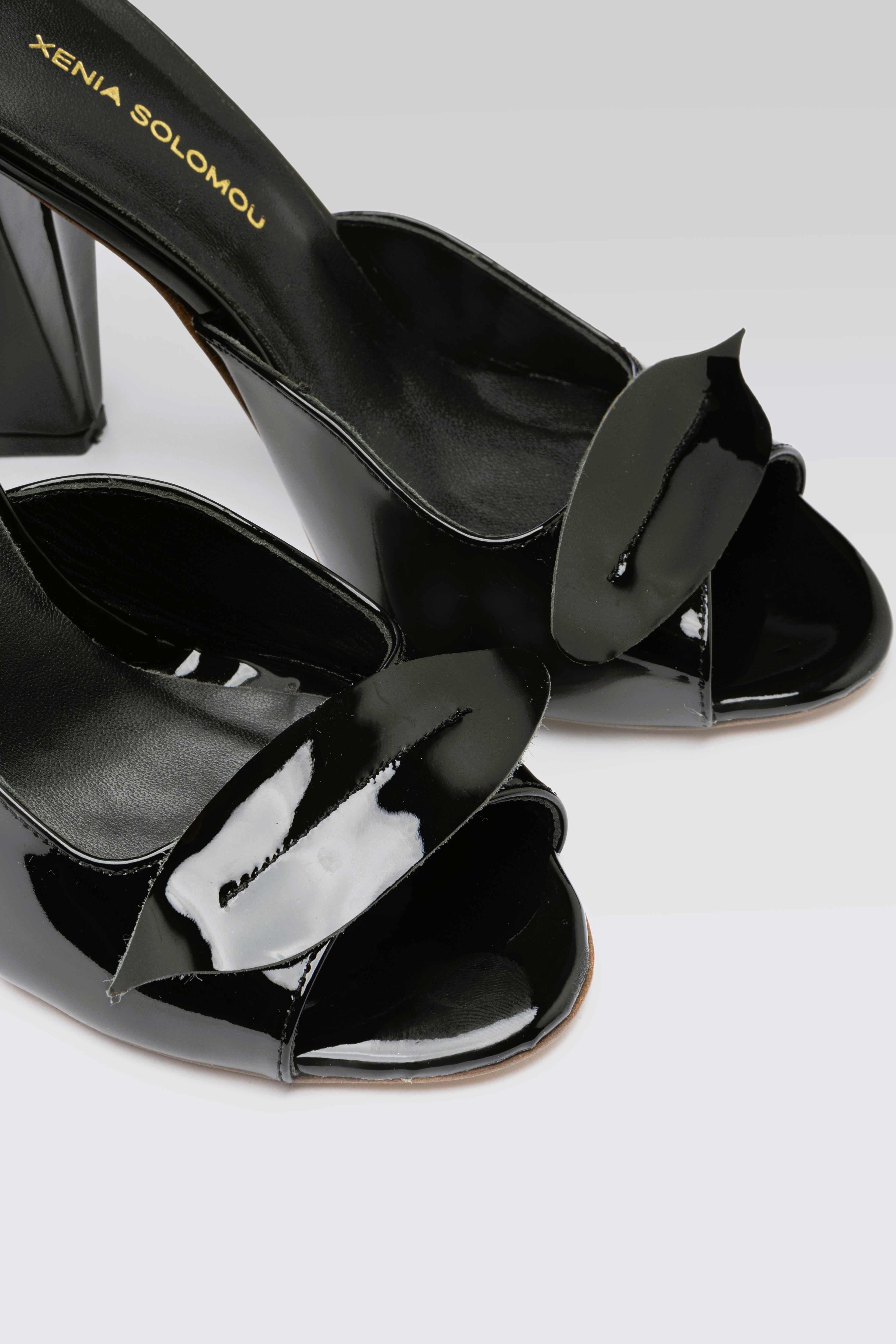 HAVANA BLACK SLIPPERS 9.5