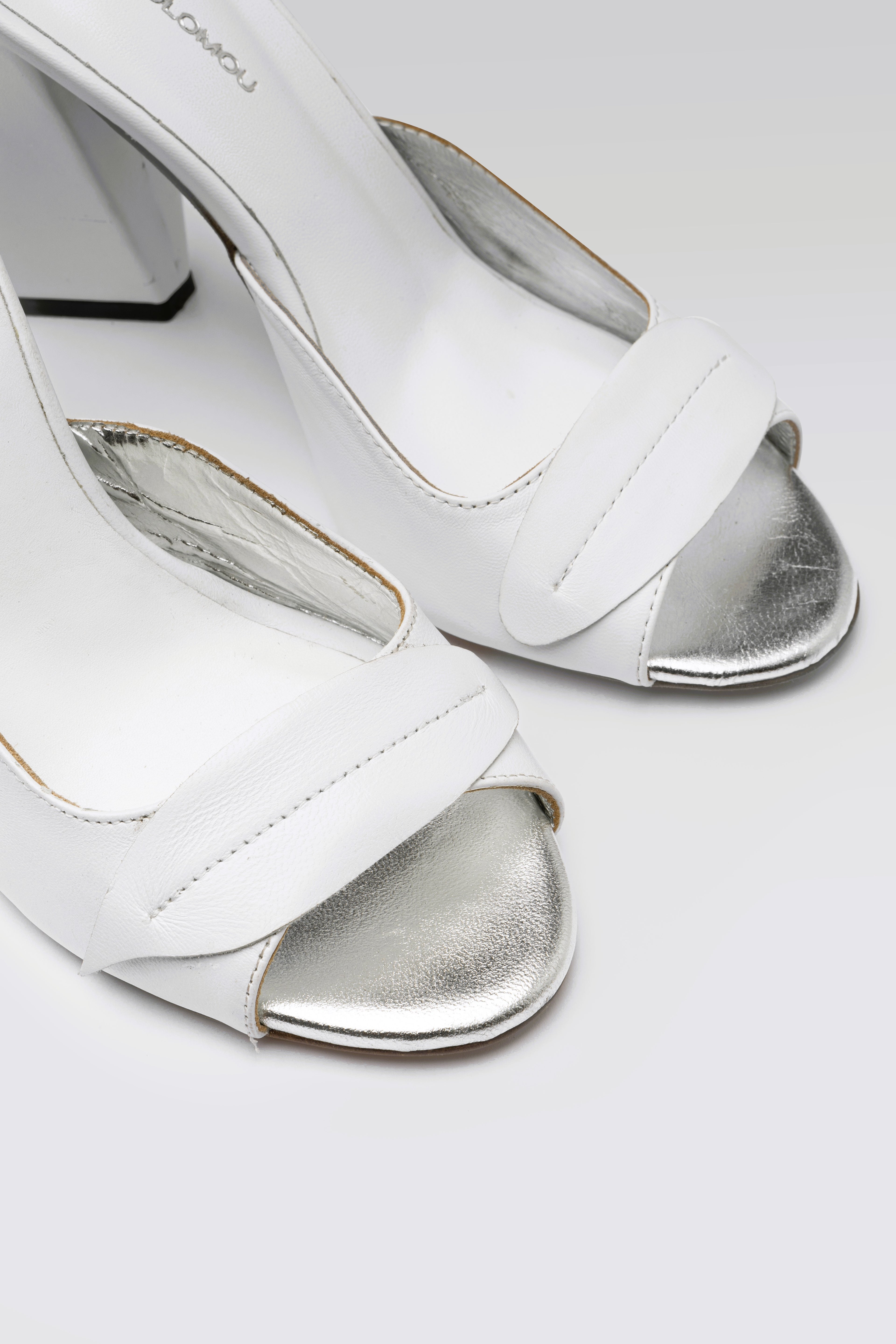 HAVANA WHITE SLIPPERS 9.5