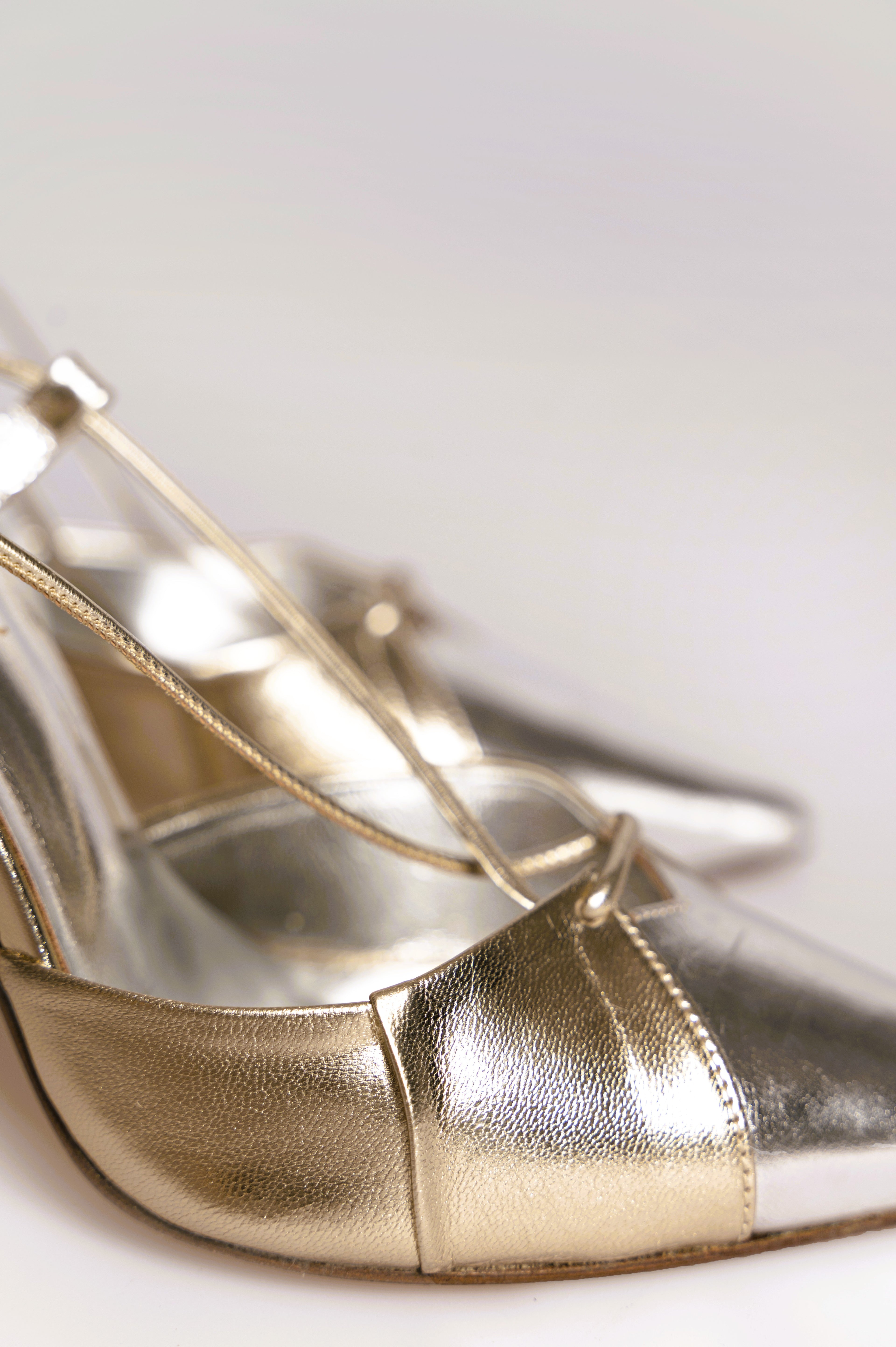 JOANNE GOLD PUMPS 7.5