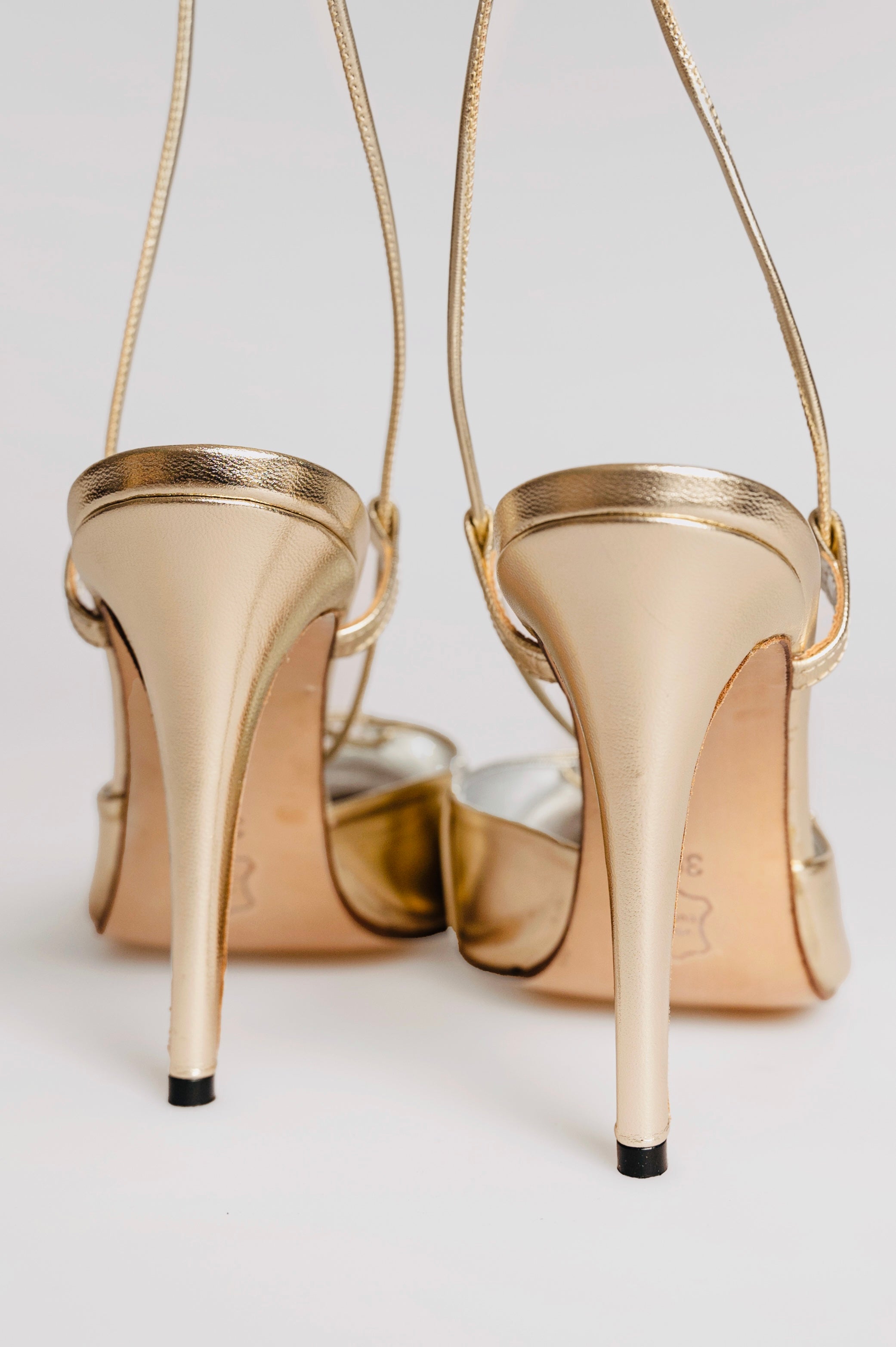 JOANNE GOLD PUMPS 9.5