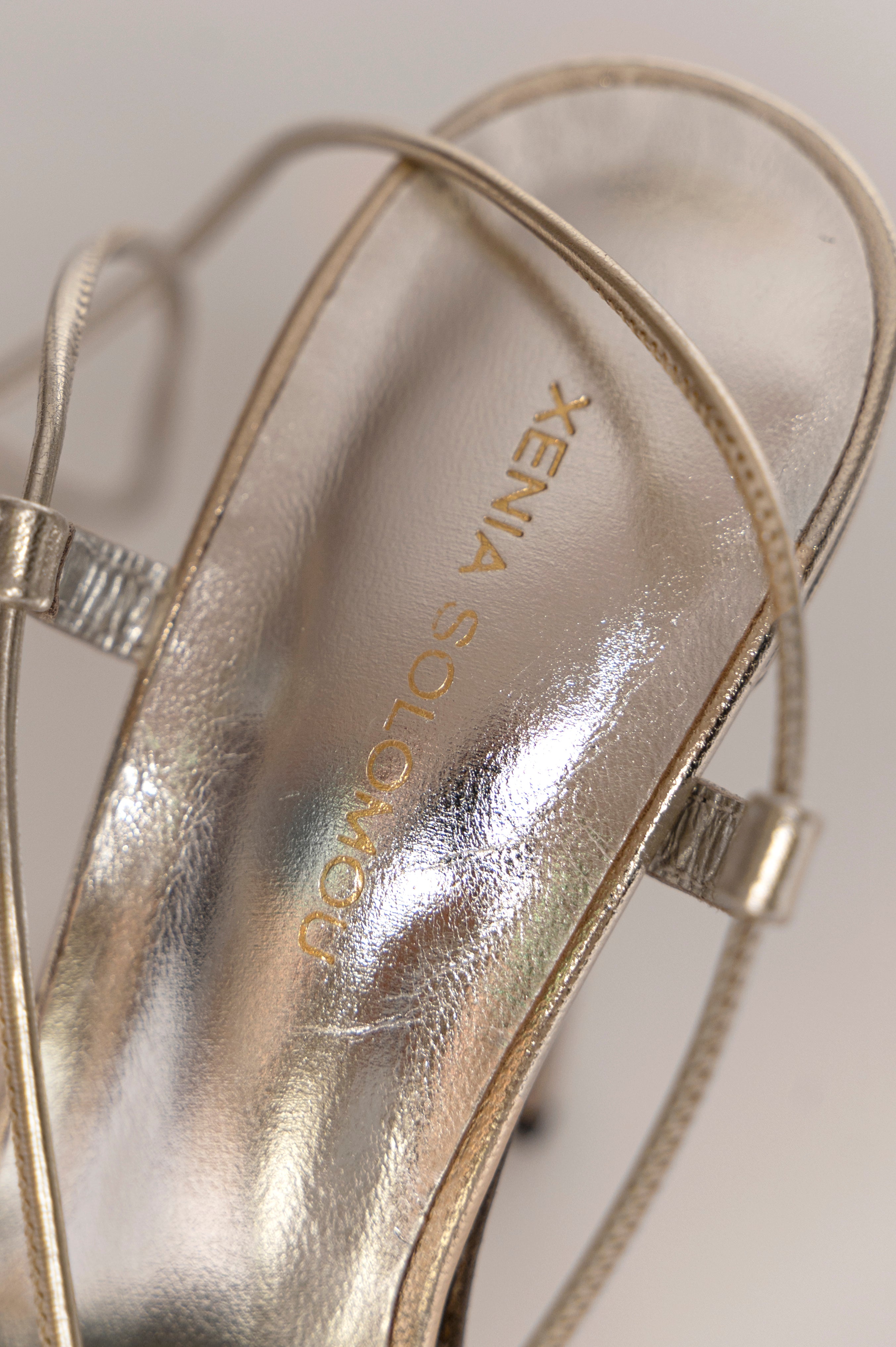 JOANNE GOLD PUMPS 9.5