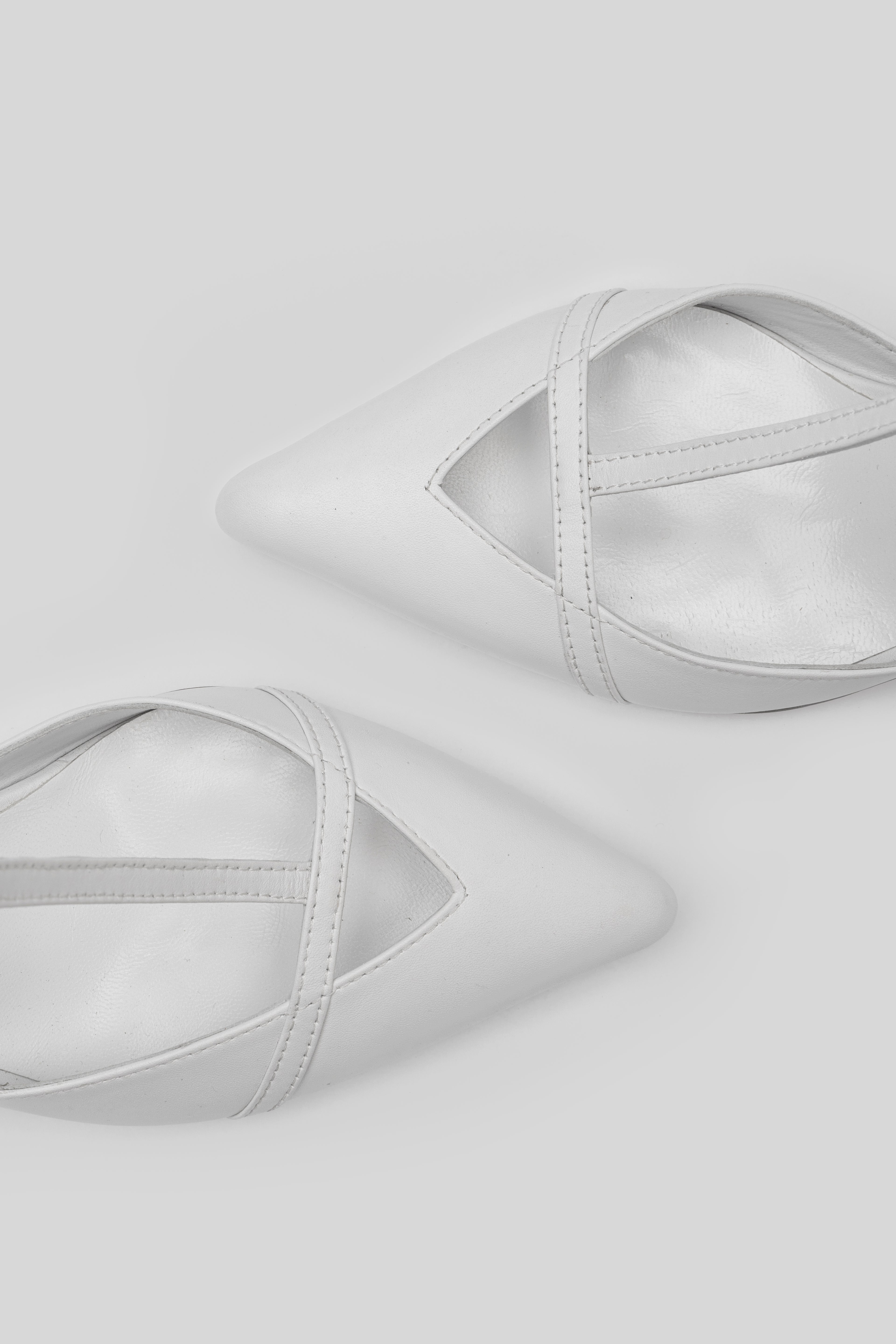 ANGELINA WHITE PUMPS 6.5